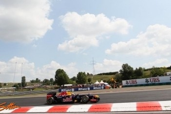 Webber start als elfde na problemen met banden
