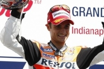Pedrosa pakt dominante overwinning op Indy
