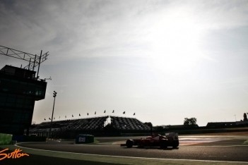 Drie teams beginnen aan test op Magny-Cours
