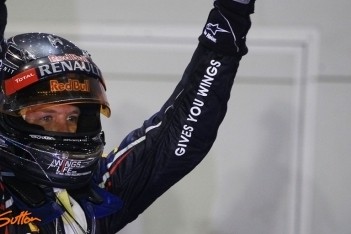 Vettel pakt volle buit in Singapore