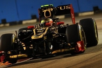Lotus met beide auto's in de punten