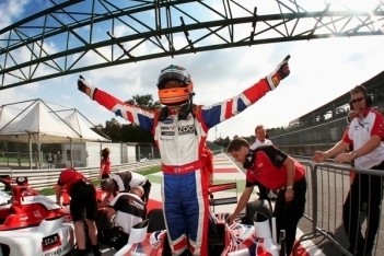 Bacheta kroont zich tot nieuwe F2-kampioen