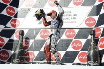 Lorenzo kampioen, Stoner wint in Australië