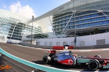 Hamilton: "Geen idee waarom auto zo sterk is"