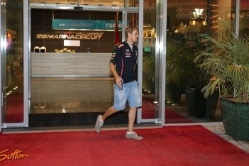 Vettel moet achteraan starten in Abu Dhabi