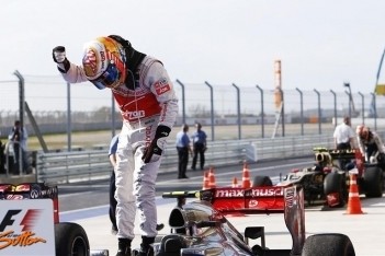 Hamilton wint Amerikaanse GP, Red Bull kampioen