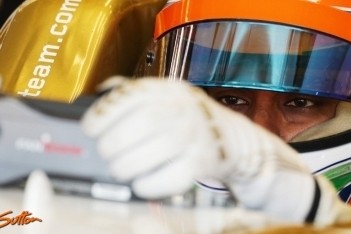 Karthikeyan inmiddels klaar met Vettel