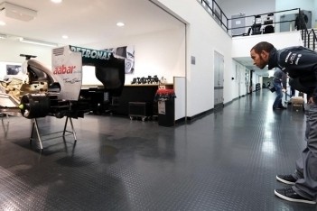 Mercedes-debuut Hamilton op 6 februari