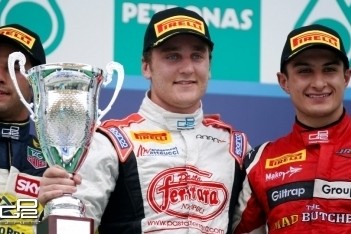 Coletti leidt titelstrijd na zege in sprintrace