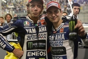 Lorenzo onklopbaar in eerste race van het jaar