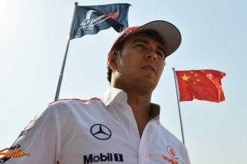Whitmarsh wil meer ellebogenwerk van Perez