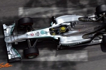 Reuring over driedaagse bandentest Mercedes