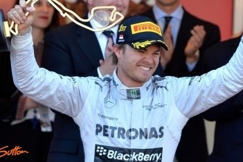 Rosberg wint turbulente Grand Prix van Monaco