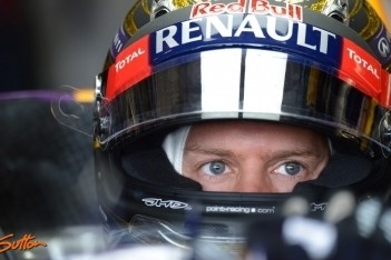 Vettel klokt snelste tijd in laatste oefensessie