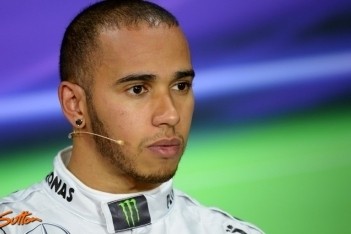 Hamilton niet te spreken over nieuwe banden