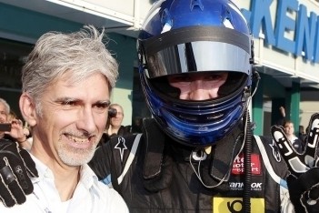 Zoon Damon Hill stopt per direct met racen