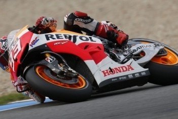 Marquez in Brno naar vierde overwinning op rij