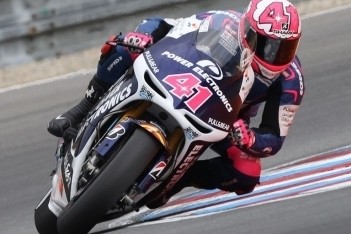 Espargaro breekt vinger, deelname race onzeker