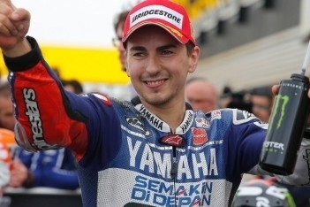 Lorenzo pakt eerste overwinning in vier maanden