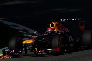 Vettel maakt ook op zaterdagochtend de dienst uit