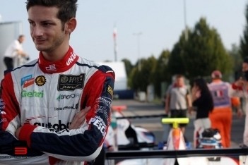 Fontana gaat met drie jaar oude Renault testen