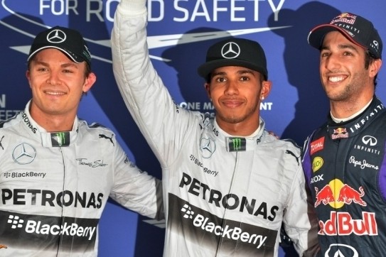 Hamilton naar pole in spectaculaire kwalificatie