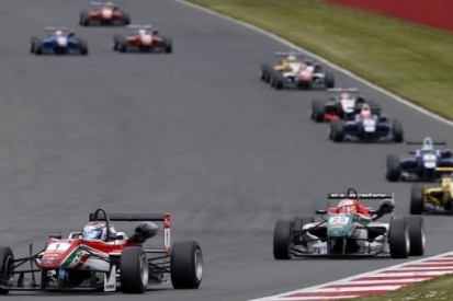 Verstappen pakt eerste punten in Europese Formule 3