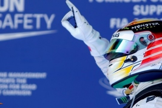 Hamilton eist vierde pole in vijf kwalificaties op in Catalonië