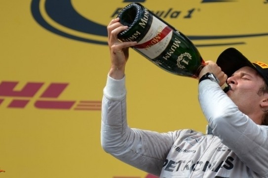 Rosberg leidt dubbelzege Mercedes in Oostenrijk