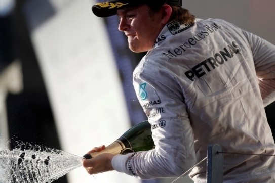 Rosberg tekent nieuw meerjarig contract bij Mercedes