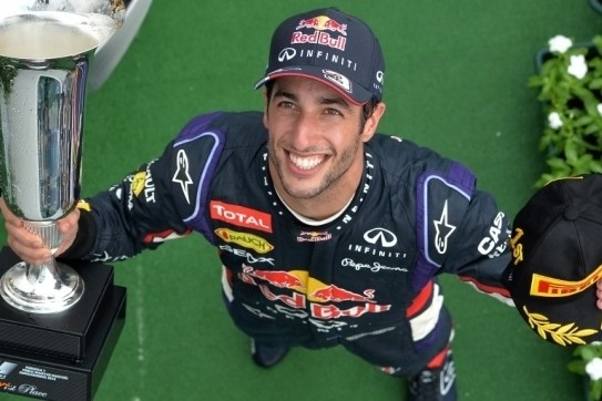 Ricciardo zegeviert ook in Hongaarse chaos