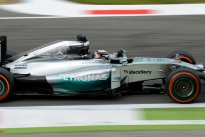 Hamilton geeft het tempo aan in eerste training Italië