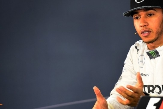 Hamilton relaxt na P2: "Ik kom hier om te winnen"