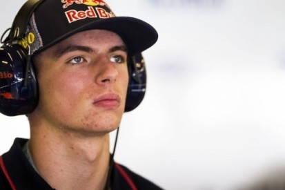 Verstappen stuurt oude Toro Rosso over nat Imola