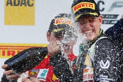 Schumacher pakt Formule 4-zege in debuutweekend