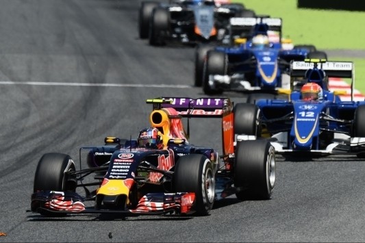 Incident tussen Sainz en Kvyat onbestraft door stewards