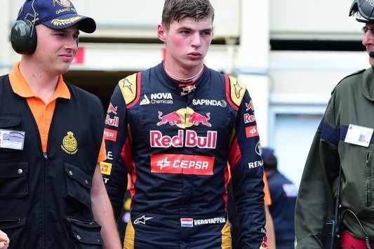 Verstappen krijgt straf voor veroorzaken botsing