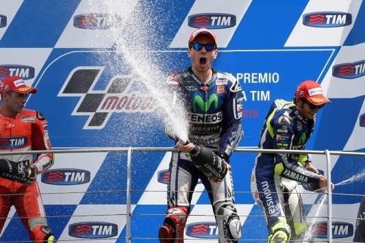 Soevereine Lorenzo verstiert Italiaans feestje op Mugello