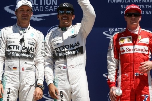 Hamilton pakt pole, Verstappen achteraan na twaalfde tijd