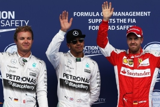 Hamilton grijpt pole in Oostenrijk, Verstappen zevende