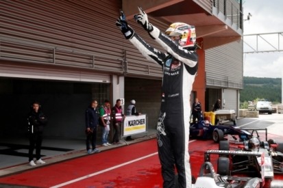 Leclerc zegeviert voor Van Amersfoort in Spa, weer veel crashes
