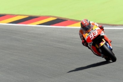 Marquez met weergaloze ronde naar pole in Duitsland