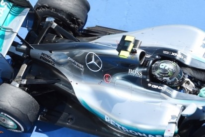 Lekke band kost Rosberg belangrijke punten voor klassement