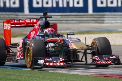 Verstappen voor het eerst in actie met F1-auto op TT Circuit