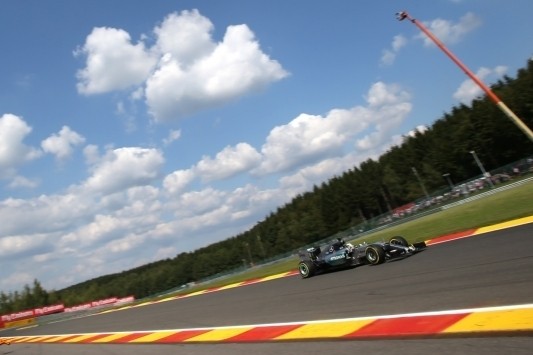 Hamilton verslaat Rosberg in kwalificatie Belgische Grand Prix
