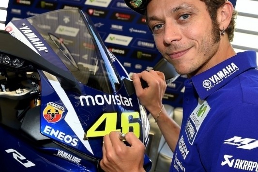 Yamaha-motor met handtekening Rossi in veiling