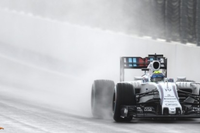 Massa bovenaan in natte tweede training, Verstappen vierde