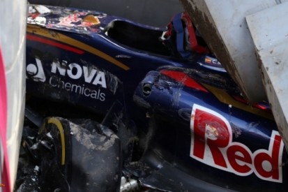 Zware crash Sainz Jr. brengt einde aan derde training