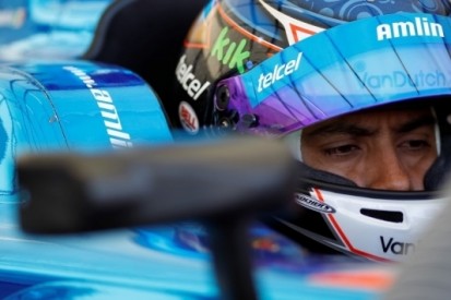 Trulli racet niet in Beijing wegens te laat geleverde vracht