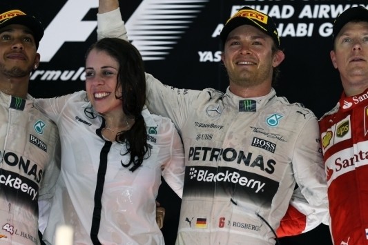 Rosberg sluit 2015 af met zege, Verstappen puntloos